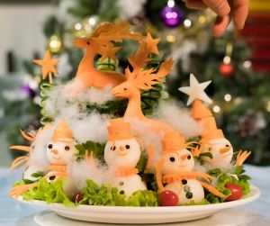 Mang không khí Noel lên bàn ăn với cách tỉa rau, củ quả - Merry christmas and happy new year 2020!
