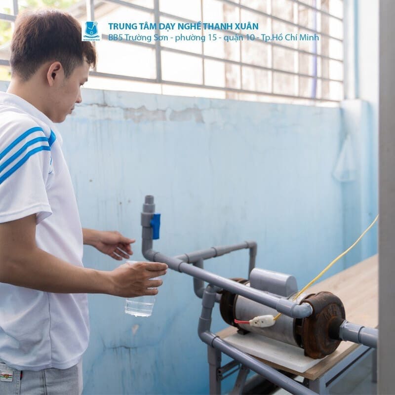 học nghề sửa chữa điện nước