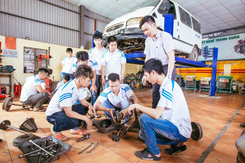 Học nghề sửa chữa ô tô mất bao lâu?