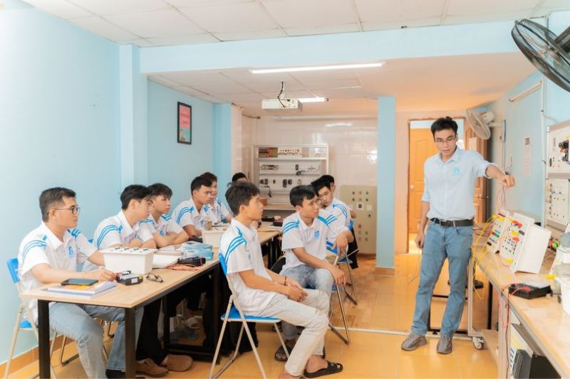 Học sửa chữa đồ điện gia dụng