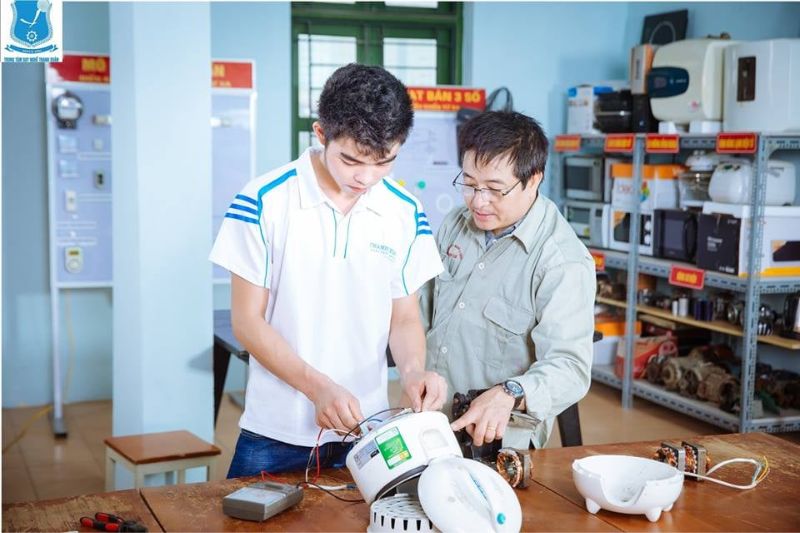 Học sửa chữa đồ điện gia dụng