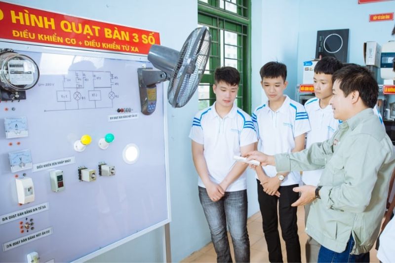 kỹ sư điện công nghiệp làm gì
