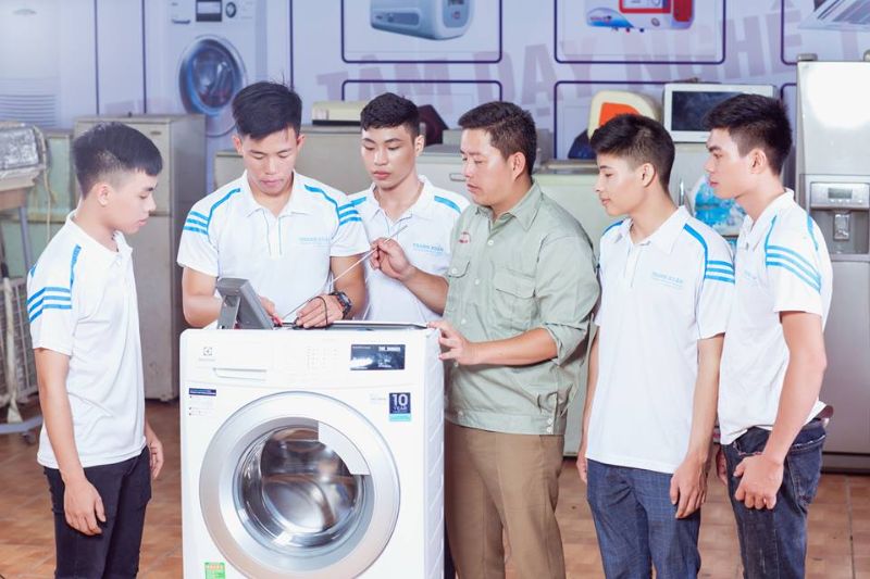 lớp học sửa chữa điện lạnh