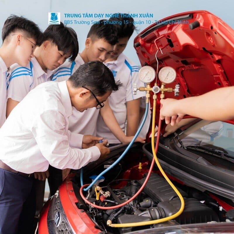 ngành sửa chữa ô tô