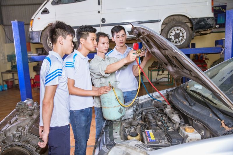 trung cấp nghề ô tô