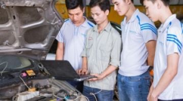 Có nên vừa học vừa làm sửa chữa ô tô TP.HCM?