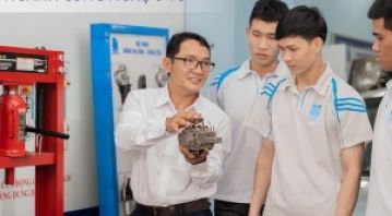 Thợ sửa ô tô làm những công việc gì? Chi tiết từ A - Z cho người mới