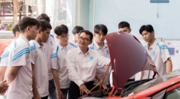 Học sửa ô tô mất bao lâu để ra nghề và có thu nhập ổn định?