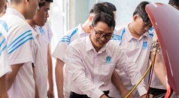 Học sửa ô tô bao nhiêu tiền? 