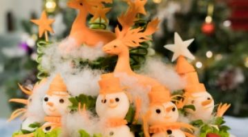 Mang không khí Noel lên bàn ăn với cách tỉa rau, củ quả - Merry christmas and happy new year 2020!