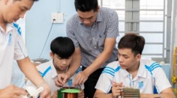 Học sửa ô tô có cần bằng cấp không? Giải đáp chi tiết từ A–Z cho người mới
