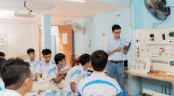 Học điện lạnh nên học thực hành hay lý thuyết?